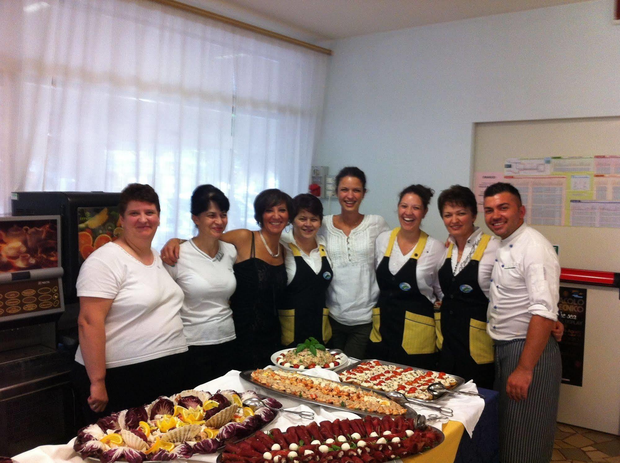 Hotel Mimosa Lignano Sabbiadoro Bagian luar foto